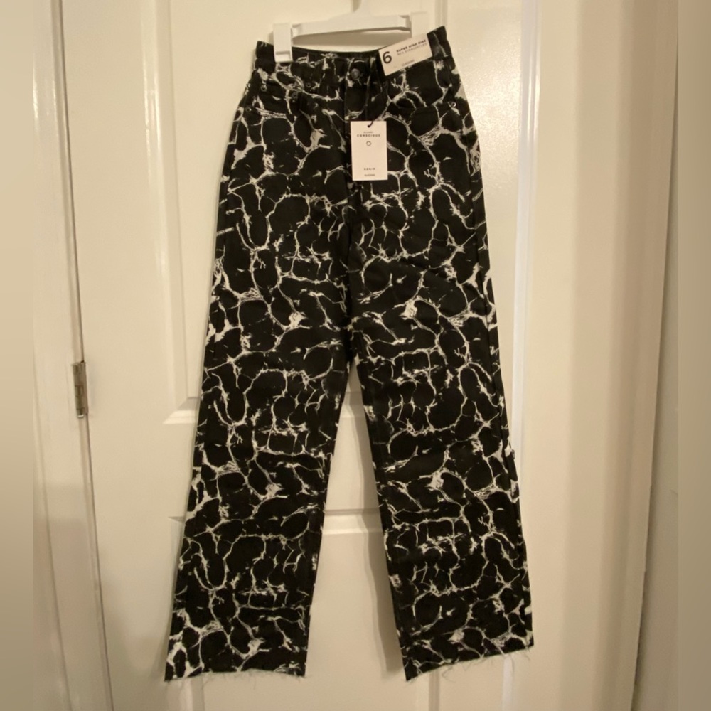 Black / White Wide Leg, Patterned Jeans New With Tags ( 26 Inch Waist )